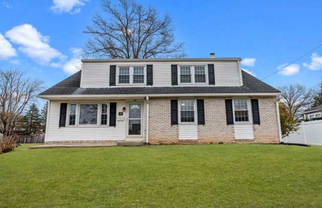 Photo of Updated 5 bed 2.5 bath Single Home available NOW in Warminster