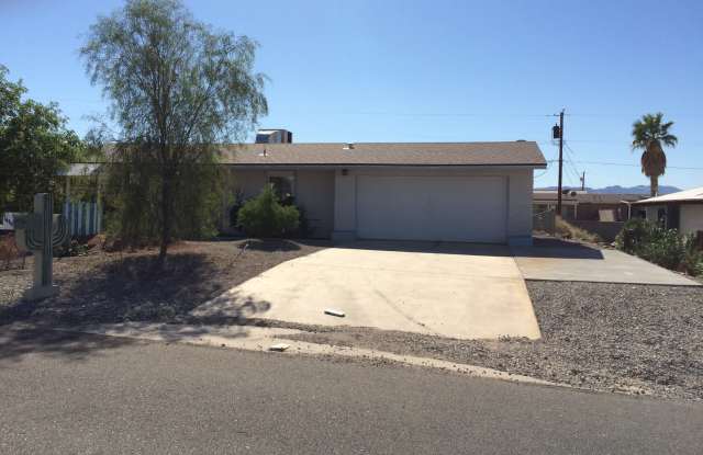 AVAILABLE NOW! 3br/2ba SPACIOUS HOME