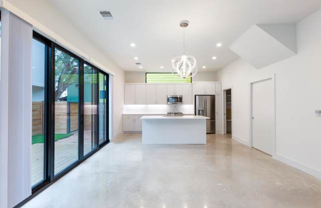 1118 Walton Lane, Bldg 1