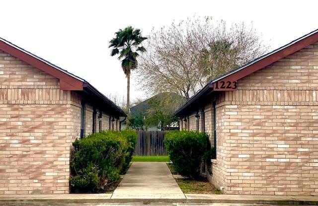 1223 W Carmen Avenue unit: 3