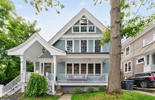 2922 NEWARK STREET NW