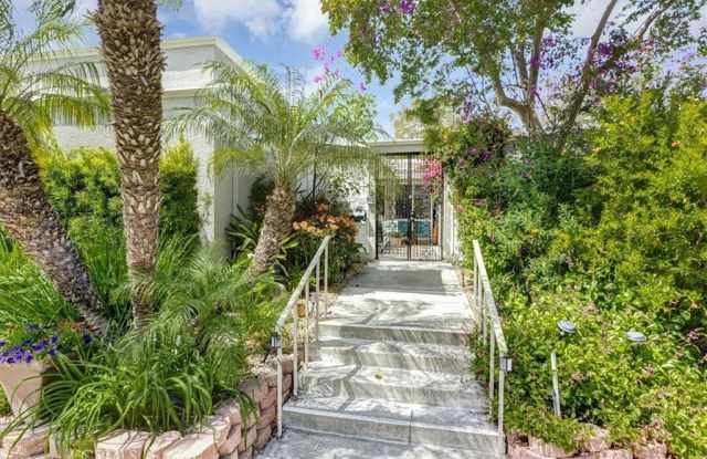 359 Avenida Castilla