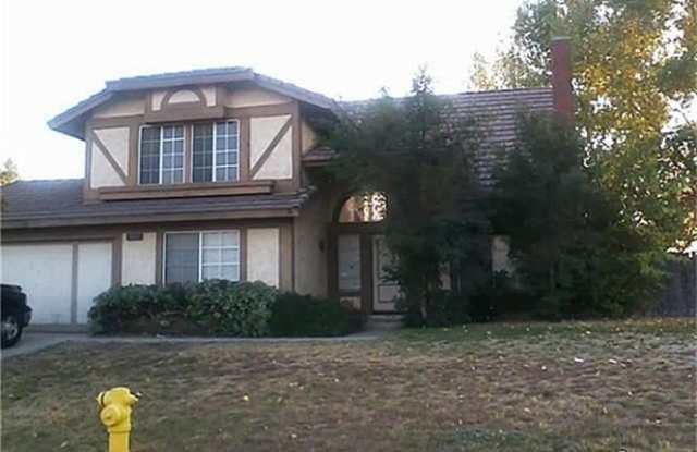 ***GORGEOUS EXTREMELY SPACIOUS 2 STORY HOME IN THE HEART OF RIALTO***