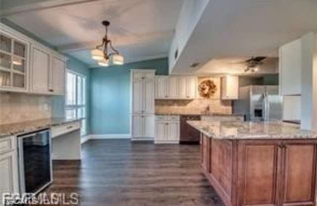 1206 SE 40th Street unit: 302