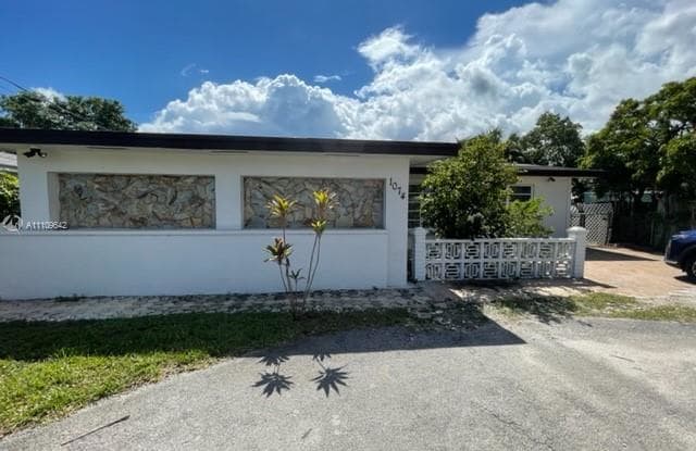 1074 SW 2nd St - 1074 Southwest 2nd Street, Hallandale Beach, FL 33009