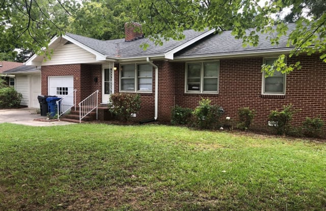 306 Pelham Street - 306 Pelham Street, Selma, NC 27576