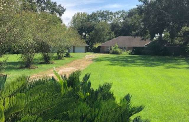 305 Oak Coulee Street - 305 Oak Coulee Drive, Lafayette, LA 70507