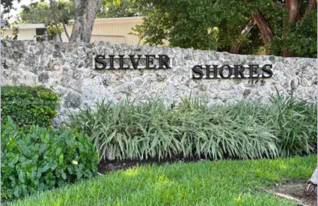 Photo of 613 N Emerald Dr