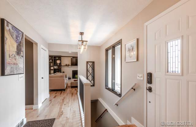 2376 Bob White Court SE