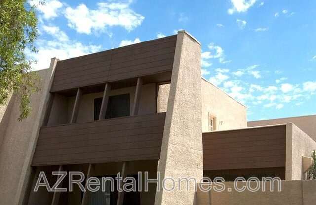 Photo of 827 W 13th St