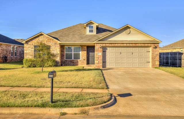 Cute home in Mustang schools + 3 bedrooms + 2 bathrooms