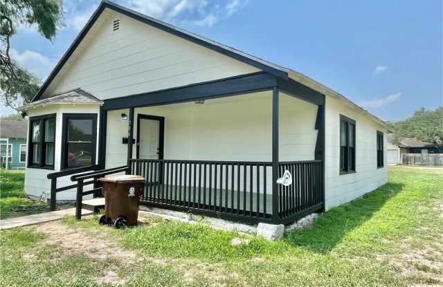 Photo of 706 W Yoakum Avenue