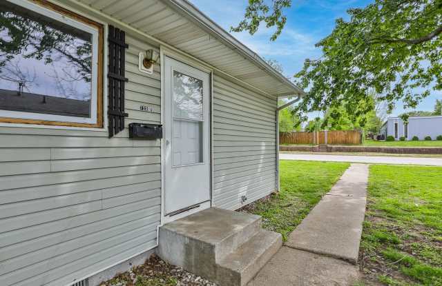 Photo of 1 Bedroom | 1 Bathroom | Apartment | Located In the Heart of Downtown and Near Campus's