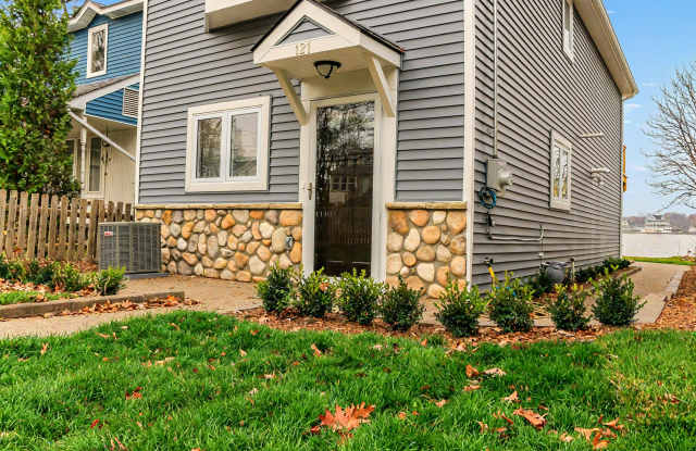 121 North Shore Drive