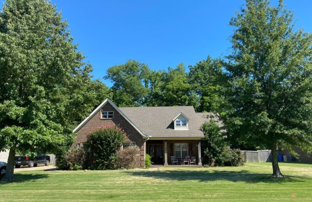 618 E. Crawford Drive - 618 East Crawford Drive, Marion, AR 72364