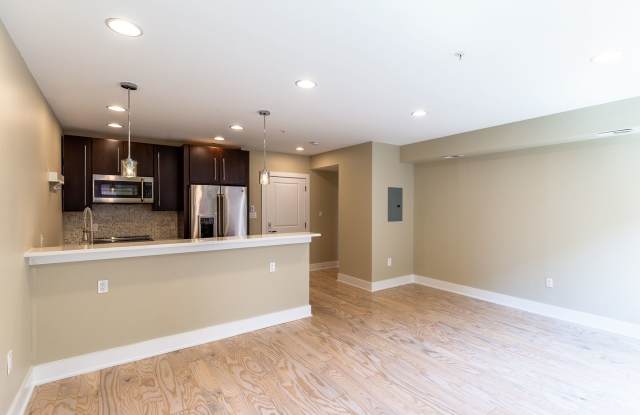 14th St Corridor-Bright Two Bed, Two Bath Rental unit w/Large Private Patio + Parking Spot