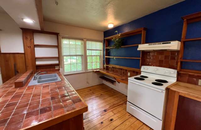 Cozy 2 bedroom Home on Muscatine Ave in Iowa City