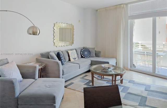 225 Collins Ave