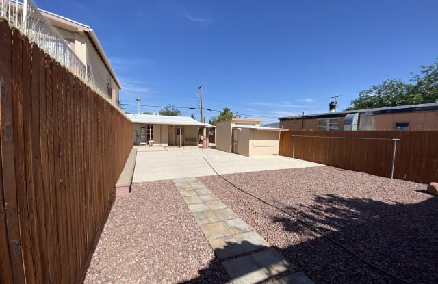 4646 N Iroquois Avenue - 4646 North Iroquois Avenue, Flowing Wells, AZ 85705