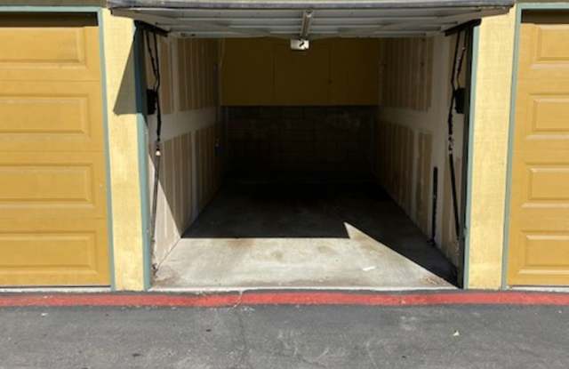 Condo in Oceanside, CA w/ Lots of Amenities. 1 garage and 1 carport space included in rent!! photos photos