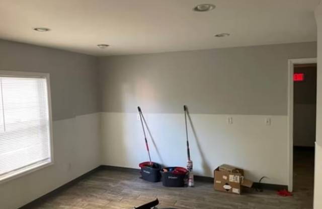 725 North Wood Avenue - 1