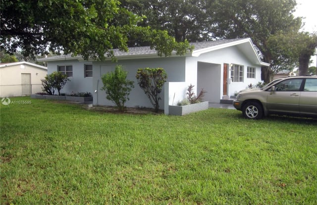 2600 NE 214th St - 2600 NE 214th St, Ojus, FL 33180