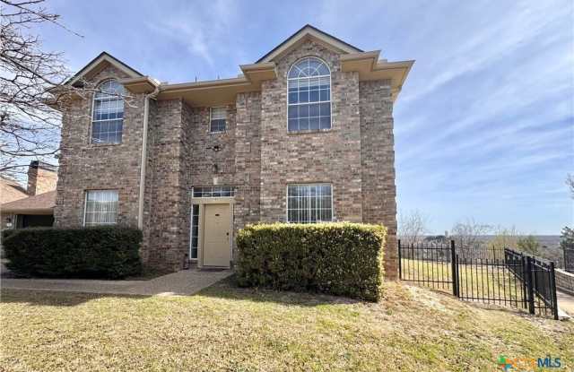 1915 Sutton Place Trail