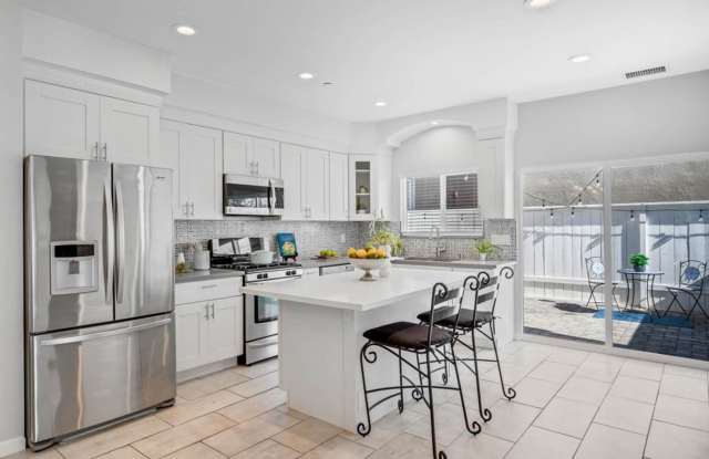 ***Gorgeous 5 bedroom, 3 bath Home in Imperial Beach