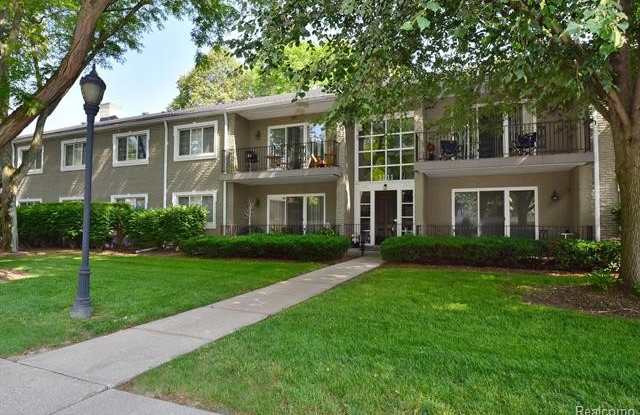 1111 N OLD WOODWARD Avenue