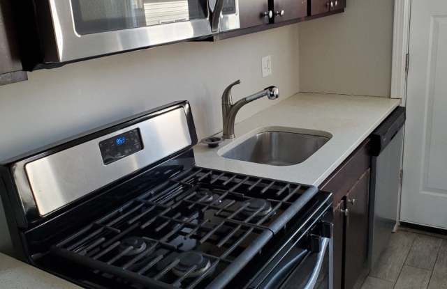 5631-5641 W Carmen Ave