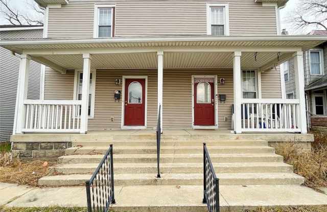 Large 3 Bedroom Townhome!!