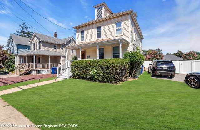 325 Roosevelt Avenue