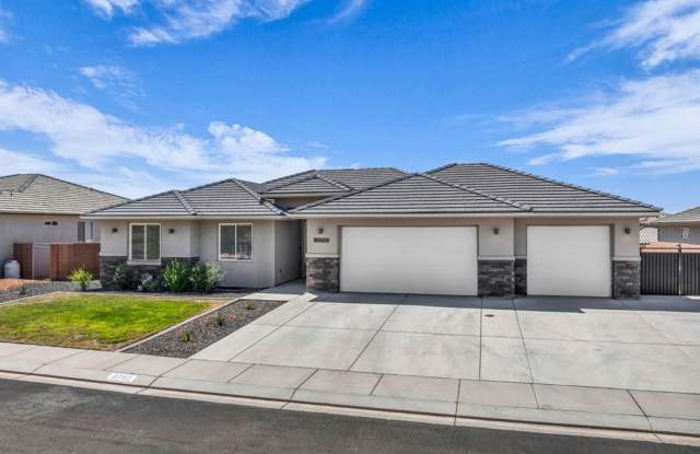 Photo of 6 Bedroom Home by Sand Hallow State Park!!