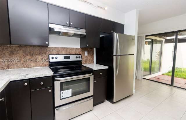 10085 NW 6th Ter