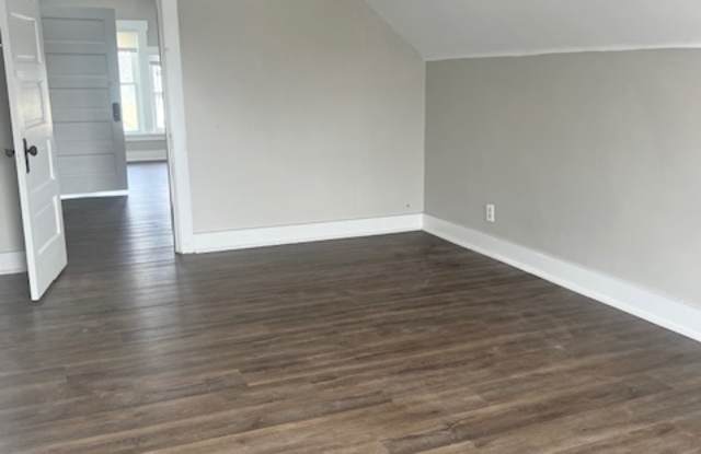 4011 Ivanhoe