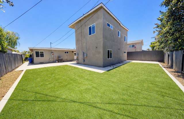 4BD/2BA w Large Deck!