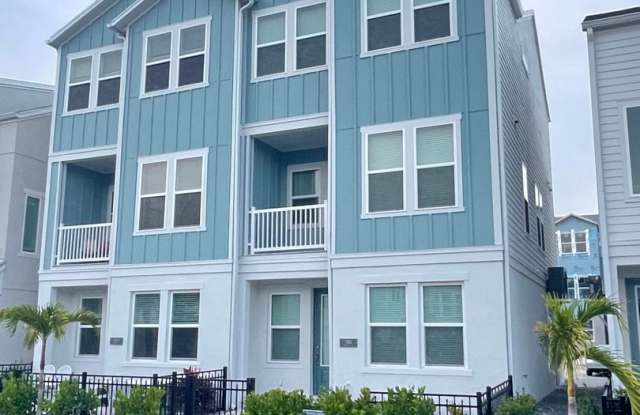 Annual Unfurnished 3 Bedroom, 3.5 Bathroom Townhome adjacent to Downtown Sarasota