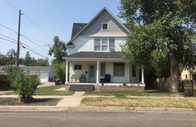 LARGE 4 BEDROOM 2 BATHROOM HOUSE - 1914 Van Lennen Avenue, Cheyenne, WY 82001