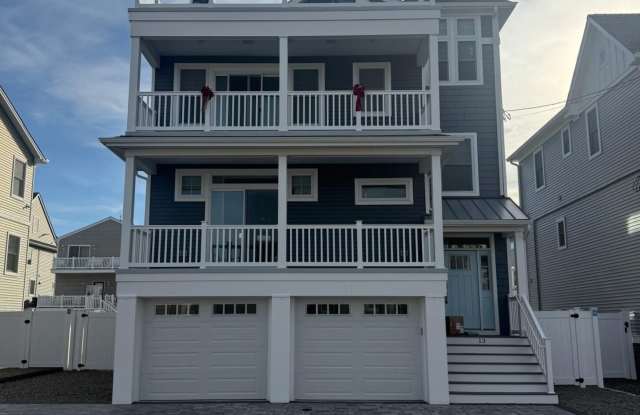 13 8th Avenue unit: 209