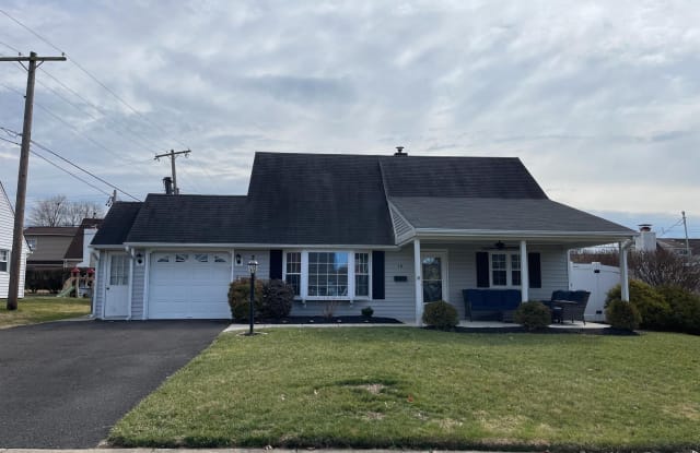 18 HEDGE ROAD - 18 Hedge Road, Levittown, PA 19056