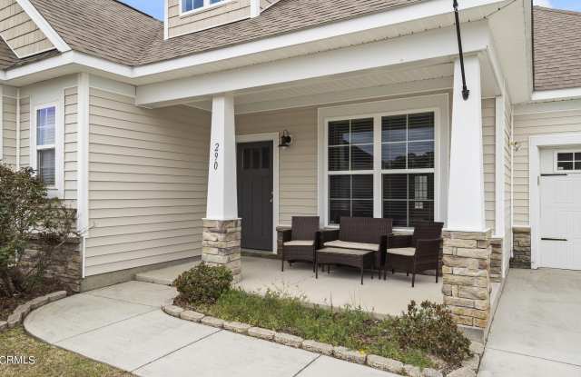 290 SW Plantation Drive