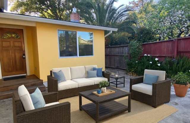 Bright  Cheery 2 Bedroom Home