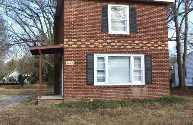 1204 West Mauney Avenue