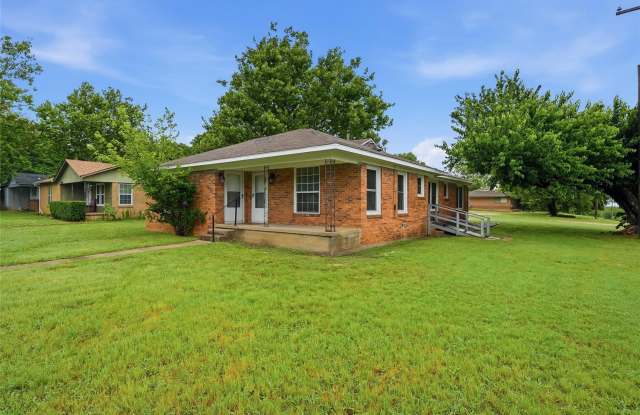 1701 W Elm Street