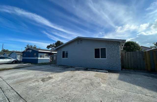 723 SW 5th St