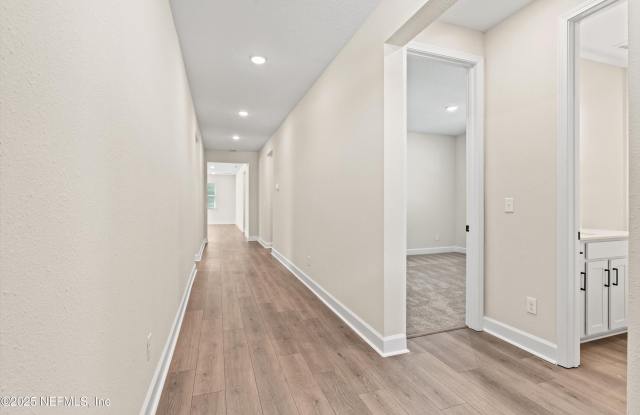 916 LIGHTSEY XING Lane