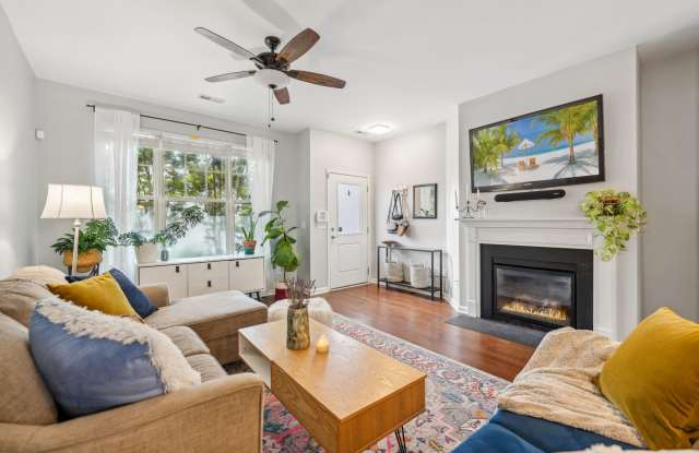 Beautiful 3 story townhome with office in Thompson Ridge! Minutes to Duke!