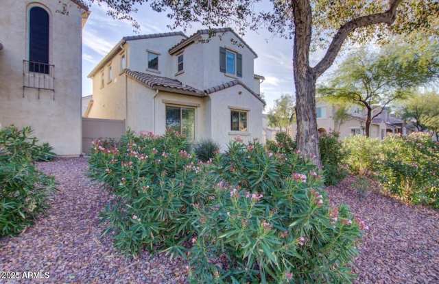 2216 W LE MARCHE Avenue