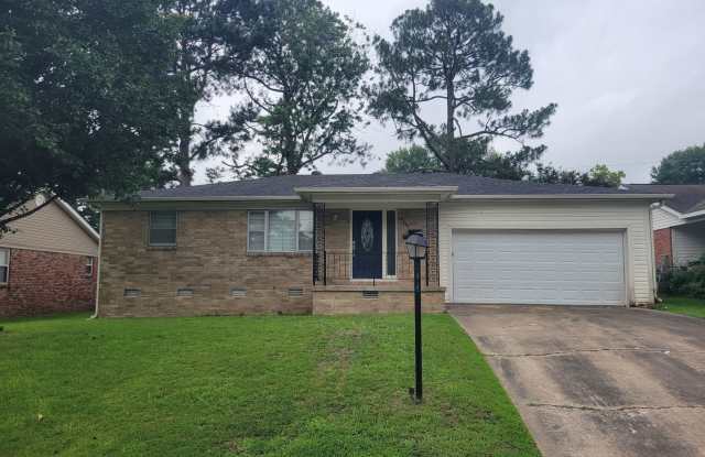 Spacious & Versatile Living in a Prime Location!