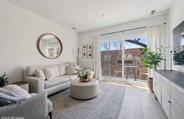 2720 W Cortland Street